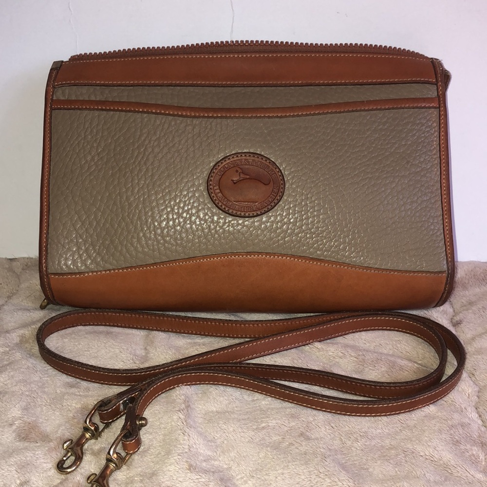 VTG🦆Dooney & Bourke Zip Top Shoulder/Crossbody bag🦆